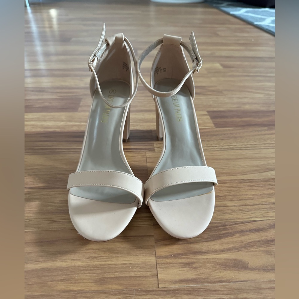 Neutral color high heel shoes